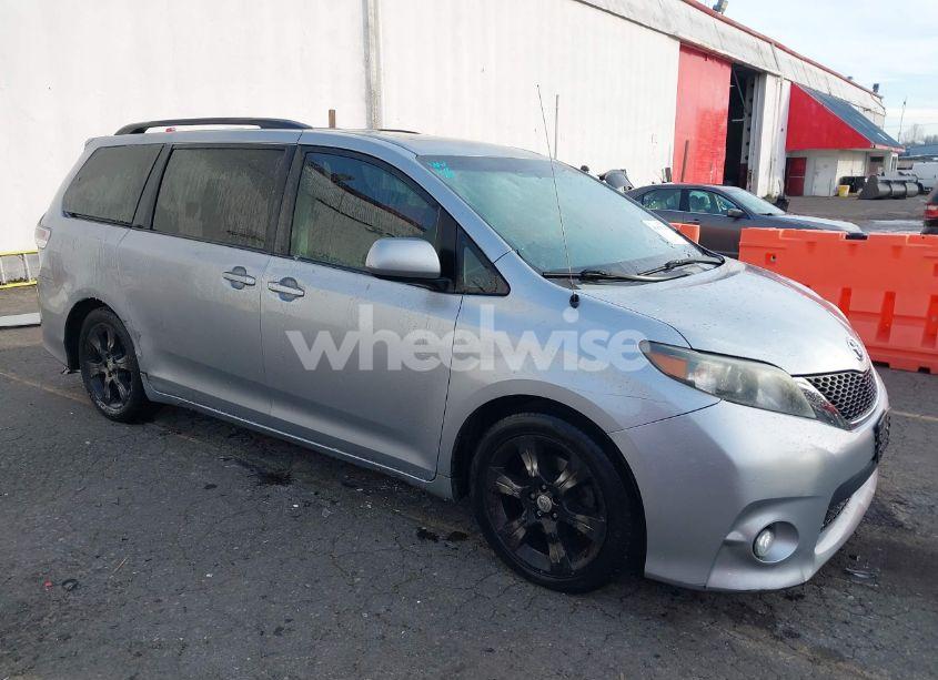 2011 Toyota Sienna SPORT (VIN 5TDXK3DC4BS070311) main photo