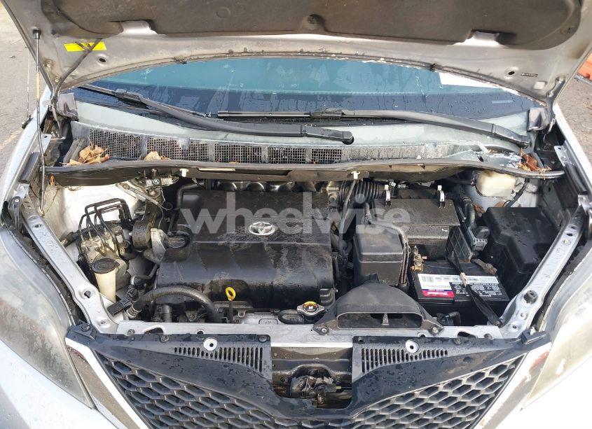 Photo 10 of 2011 Toyota Sienna SPORT (VIN 5TDXK3DC4BS070311)