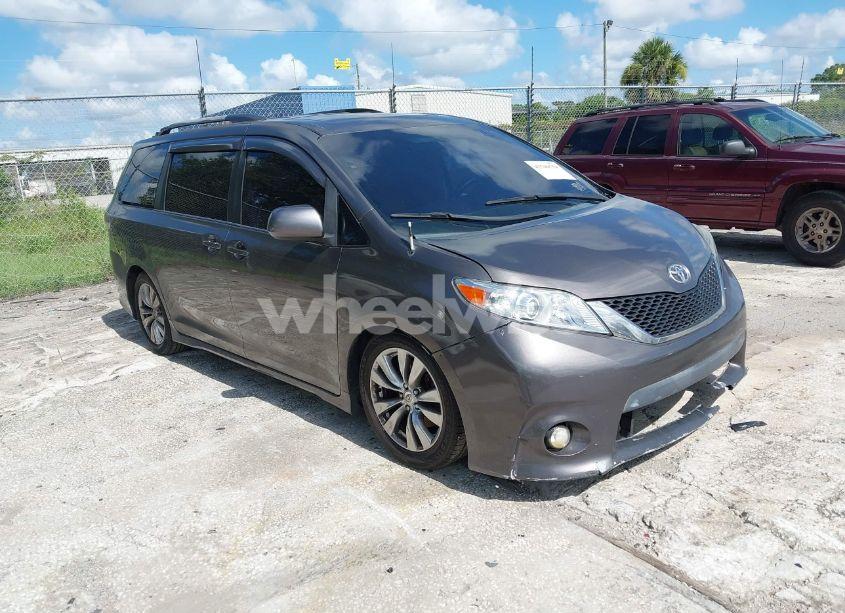 2011 Toyota Sienna SE (VIN 5TDXK3DC4BS092602) main photo
