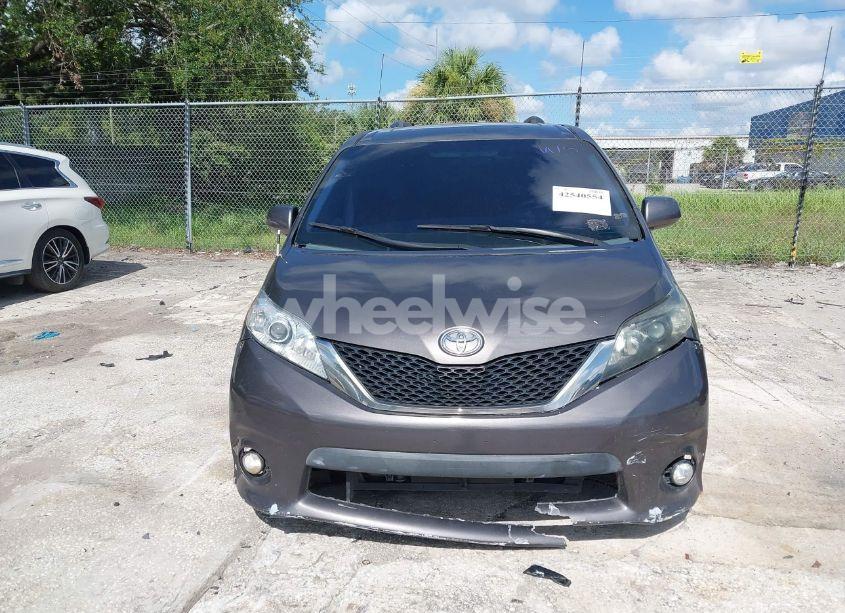Photo 12 of 2011 Toyota Sienna SE (VIN 5TDXK3DC4BS092602)