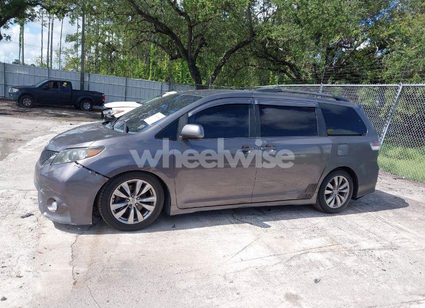 Photo 14 of 2011 Toyota Sienna SE (VIN 5TDXK3DC4BS092602)