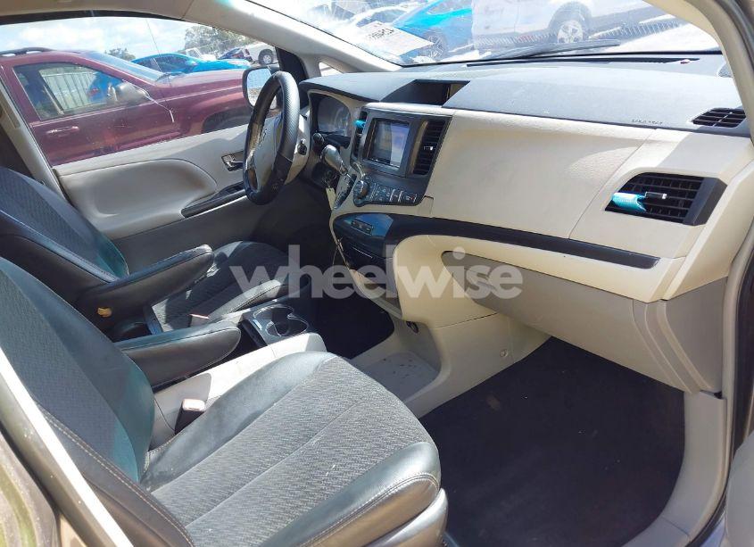 Photo 5 of 2011 Toyota Sienna SE (VIN 5TDXK3DC4BS092602)