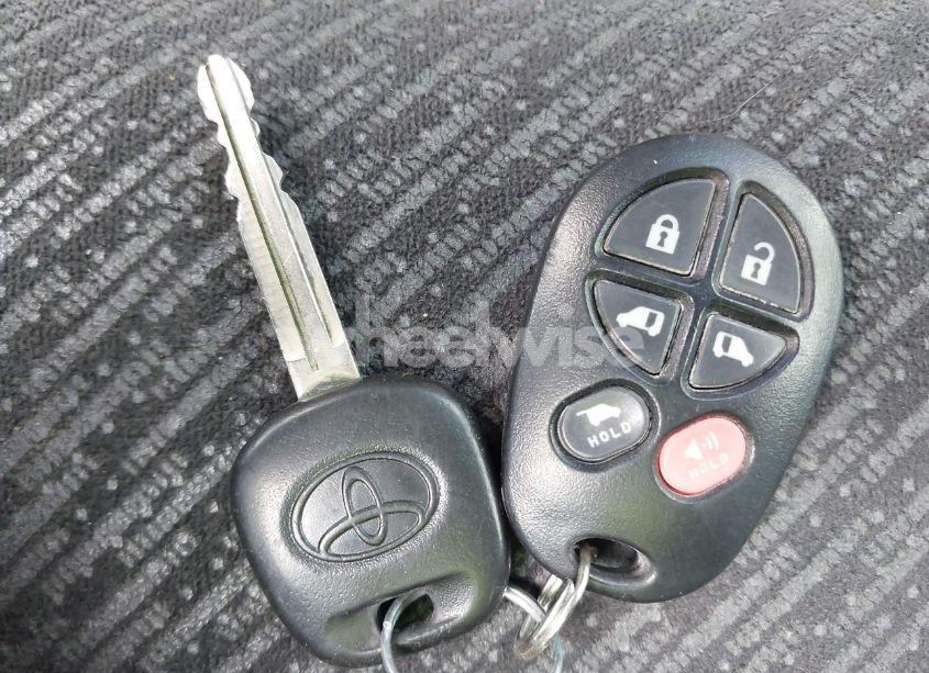 Photo 11 of 2011 Toyota Sienna SPORT (VIN 5TDXK3DC4BS158484)