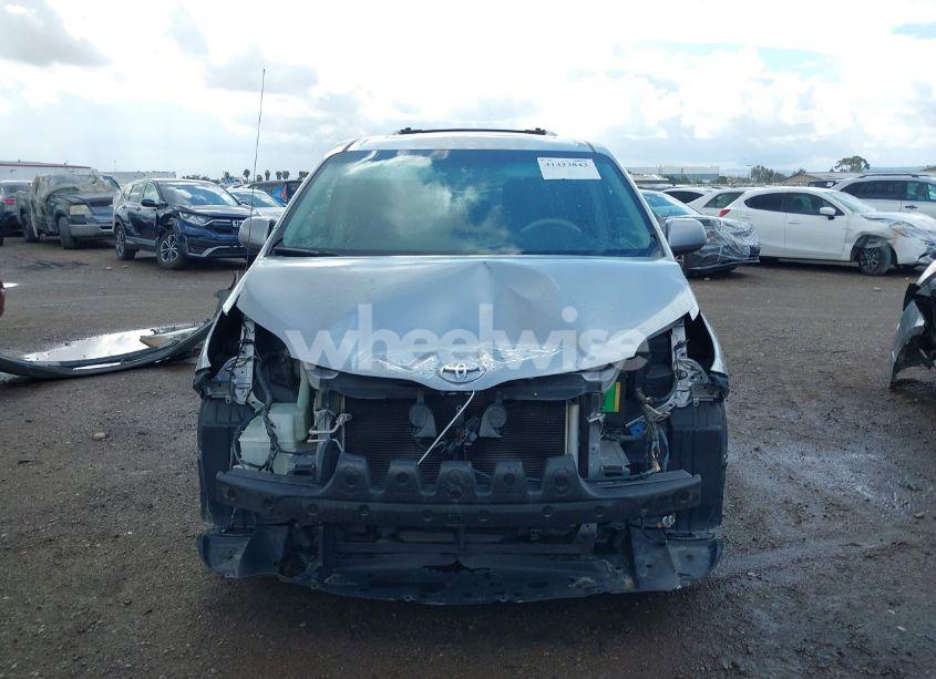 Photo 13 of 2011 Toyota Sienna SPORT (VIN 5TDXK3DC4BS158484)