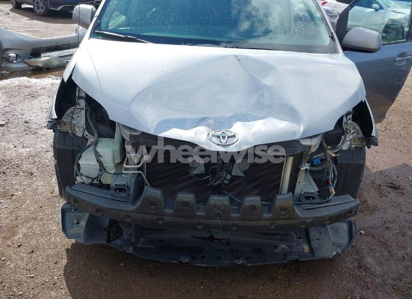 Photo 6 of 2011 Toyota Sienna SPORT (VIN 5TDXK3DC4BS158484)