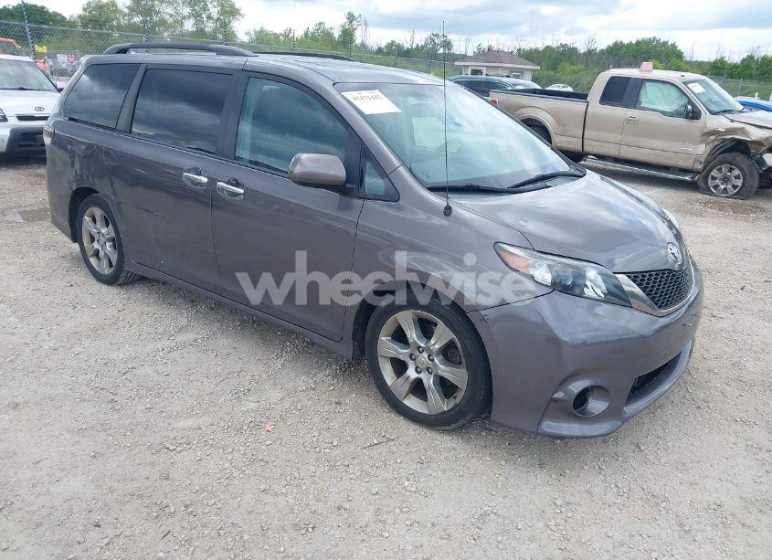 2013 Toyota Sienna SE 8 PASSENGER (VIN 5TDXK3DC4DS362835) main photo