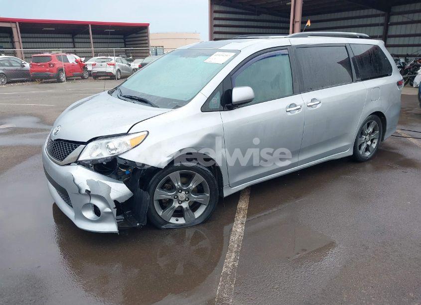 Photo 2 of 2013 Toyota Sienna SE 8 PASSENGER (VIN 5TDXK3DC4DS366898)