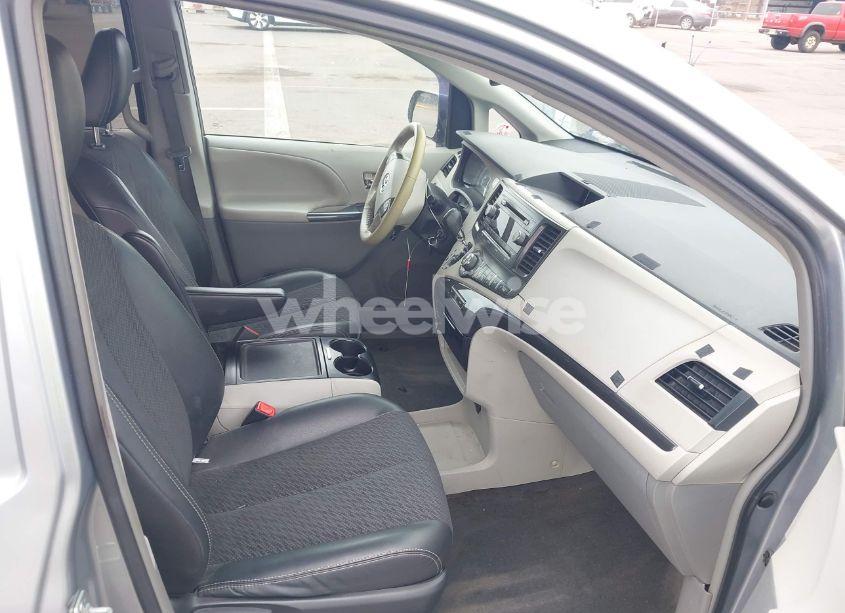 Photo 5 of 2013 Toyota Sienna SE 8 PASSENGER (VIN 5TDXK3DC4DS366898)