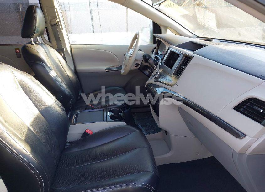 Photo 5 of 2011 Toyota Sienna SPORT (VIN 5TDXK3DC5BS064260)