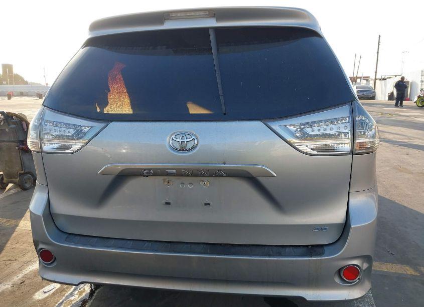 Photo 15 of 2014 Toyota Sienna SE 8 PASSENGER (VIN 5TDXK3DC5ES520276)