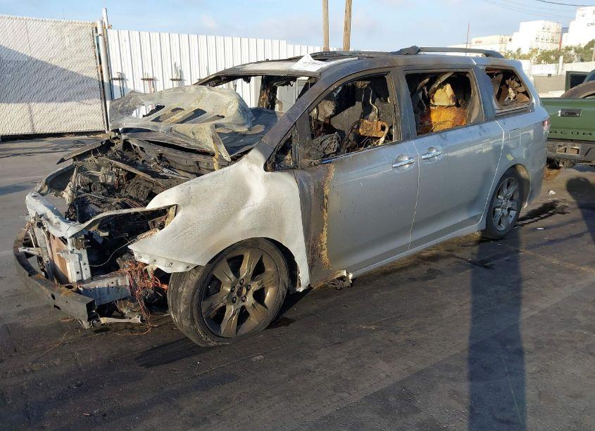 Photo 2 of 2014 Toyota Sienna SE 8 PASSENGER (VIN 5TDXK3DC5ES520276)