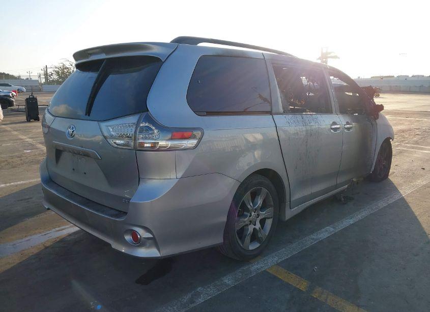 Photo 4 of 2014 Toyota Sienna SE 8 PASSENGER (VIN 5TDXK3DC5ES520276)