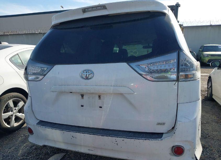 Photo 17 of 2016 Toyota Sienna SE 8 PASSENGER (VIN 5TDXK3DC5GS711036)