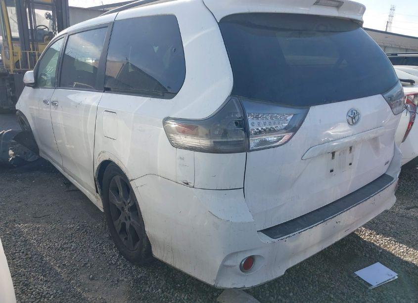 Photo 3 of 2016 Toyota Sienna SE 8 PASSENGER (VIN 5TDXK3DC5GS711036)