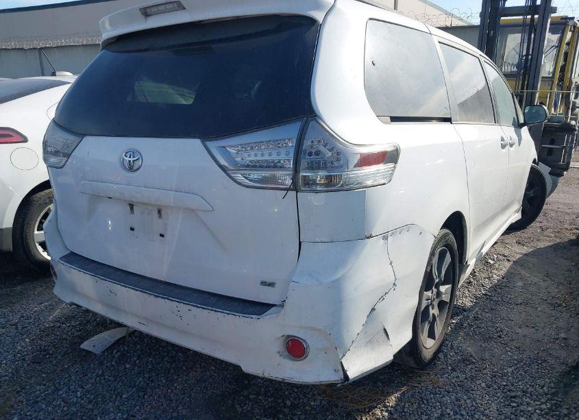 Photo 4 of 2016 Toyota Sienna SE 8 PASSENGER (VIN 5TDXK3DC5GS711036)
