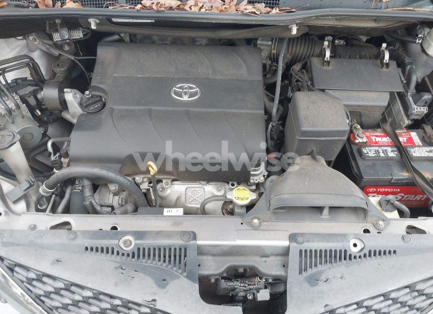 Photo 10 of 2016 Toyota Sienna SE PREMIUM 8 PASSENGER (VIN 5TDXK3DC5GS723297)