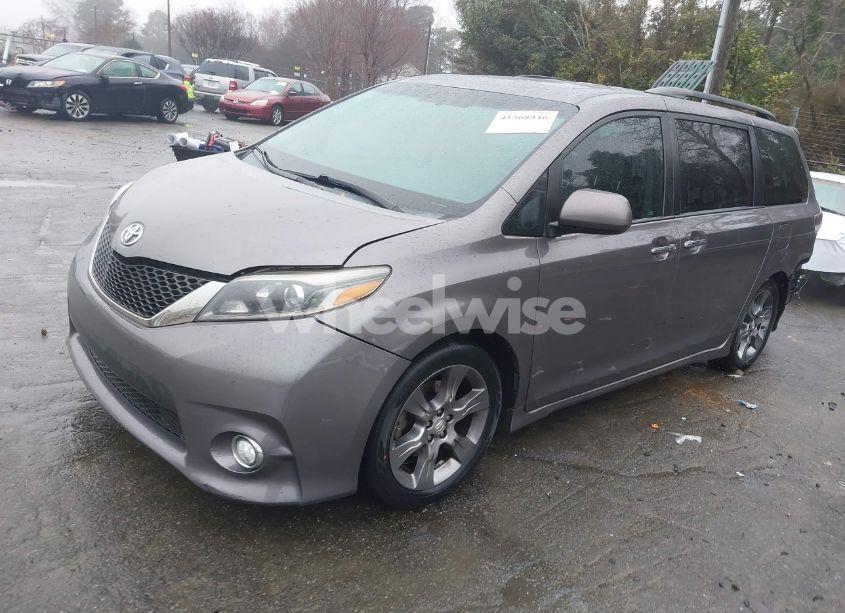Photo 2 of 2016 Toyota Sienna SE PREMIUM 8 PASSENGER (VIN 5TDXK3DC5GS723297)