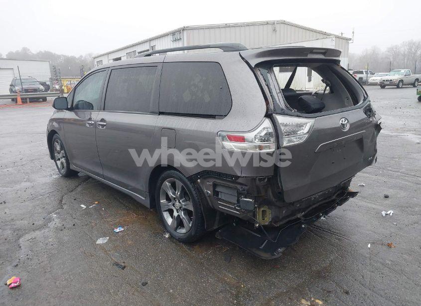 Photo 3 of 2016 Toyota Sienna SE PREMIUM 8 PASSENGER (VIN 5TDXK3DC5GS723297)