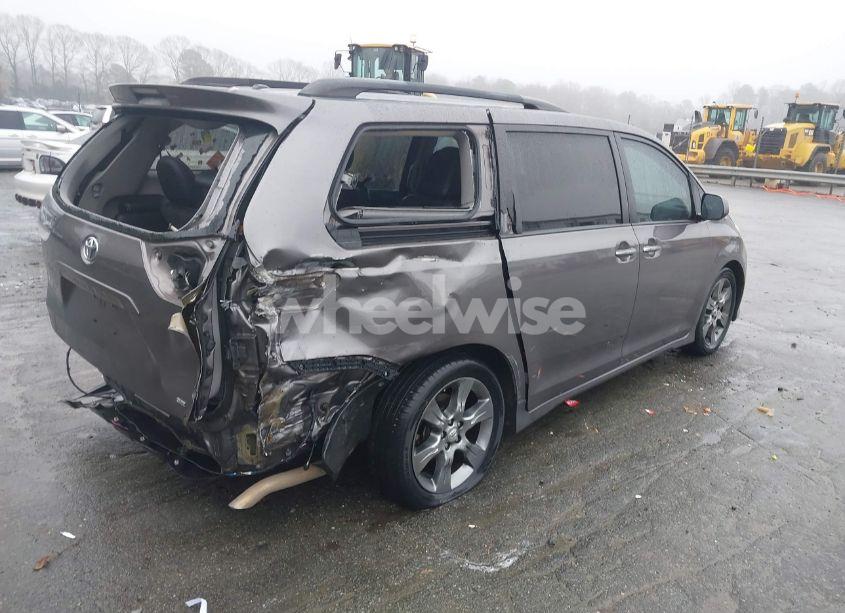 Photo 4 of 2016 Toyota Sienna SE PREMIUM 8 PASSENGER (VIN 5TDXK3DC5GS723297)