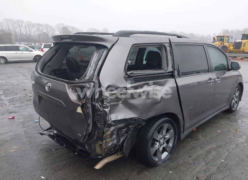 Photo 6 of 2016 Toyota Sienna SE PREMIUM 8 PASSENGER (VIN 5TDXK3DC5GS723297)