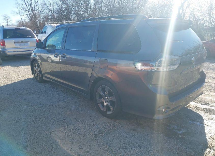 Photo 3 of 2011 Toyota Sienna SPORT (VIN 5TDXK3DC6BS062470)
