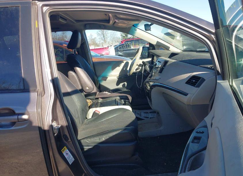 Photo 5 of 2011 Toyota Sienna SPORT (VIN 5TDXK3DC6BS062470)