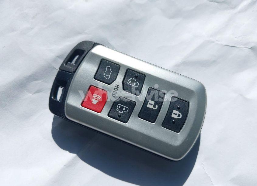 Photo 11 of 2015 Toyota Sienna SPORT (VIN 5TDXK3DC6FS600476)