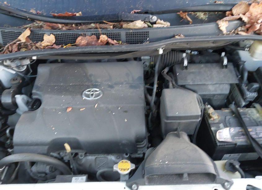 Photo 10 of 2016 Toyota Sienna SE (VIN 5TDXK3DC6GS718898)