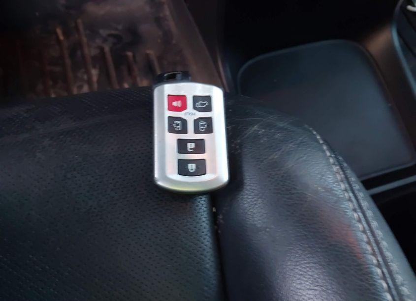 Photo 11 of 2016 Toyota Sienna SE (VIN 5TDXK3DC6GS718898)