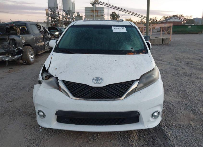 Photo 12 of 2016 Toyota Sienna SE (VIN 5TDXK3DC6GS718898)