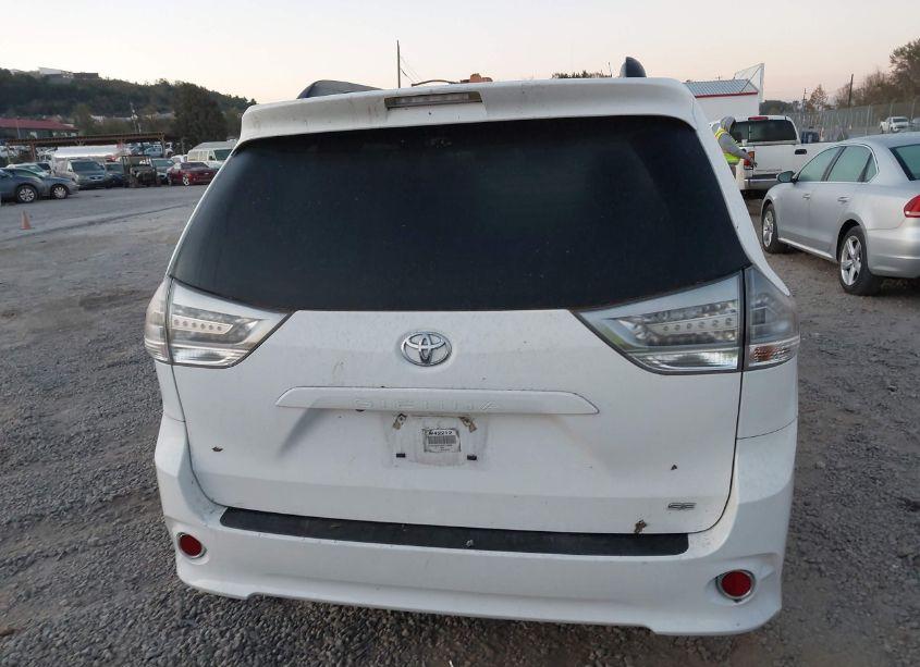 Photo 16 of 2016 Toyota Sienna SE (VIN 5TDXK3DC6GS718898)