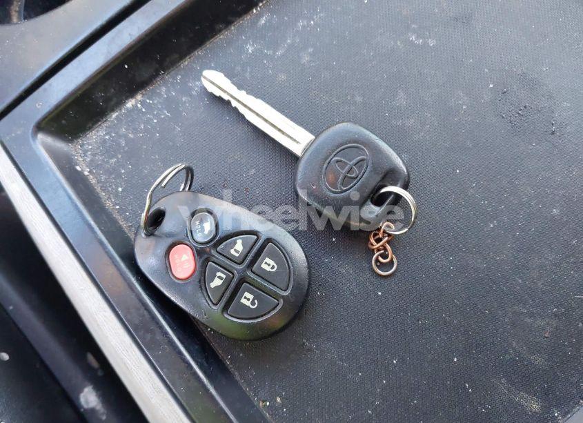 Photo 11 of 2011 Toyota Sienna SPORT (VIN 5TDXK3DC7BS029302)