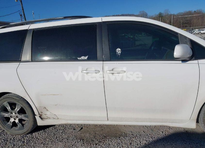 Photo 13 of 2011 Toyota Sienna SPORT (VIN 5TDXK3DC7BS029302)