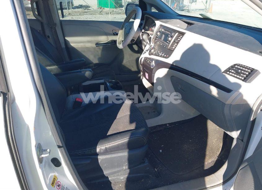 Photo 5 of 2011 Toyota Sienna SPORT (VIN 5TDXK3DC7BS029302)