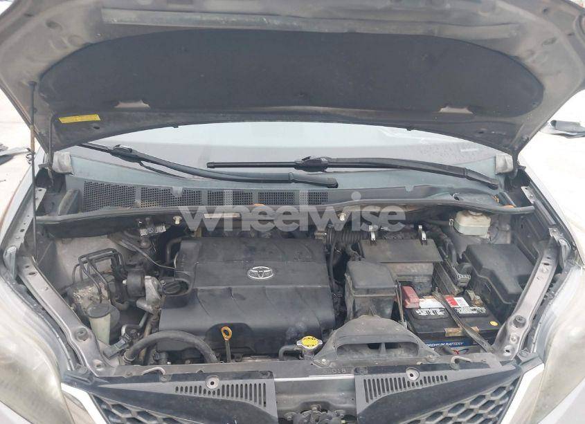 Photo 10 of 2011 Toyota Sienna SPORT (VIN 5TDXK3DC7BS051669)