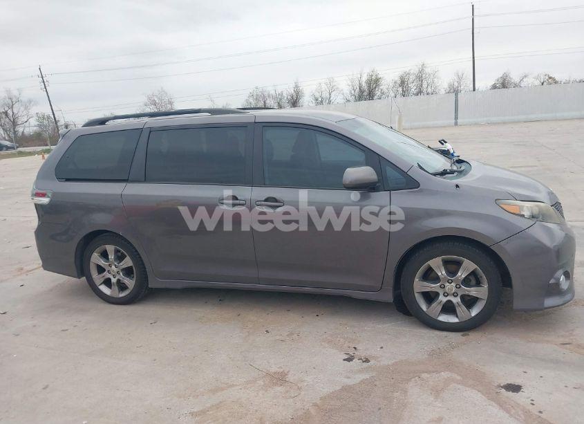 Photo 13 of 2011 Toyota Sienna SPORT (VIN 5TDXK3DC7BS051669)