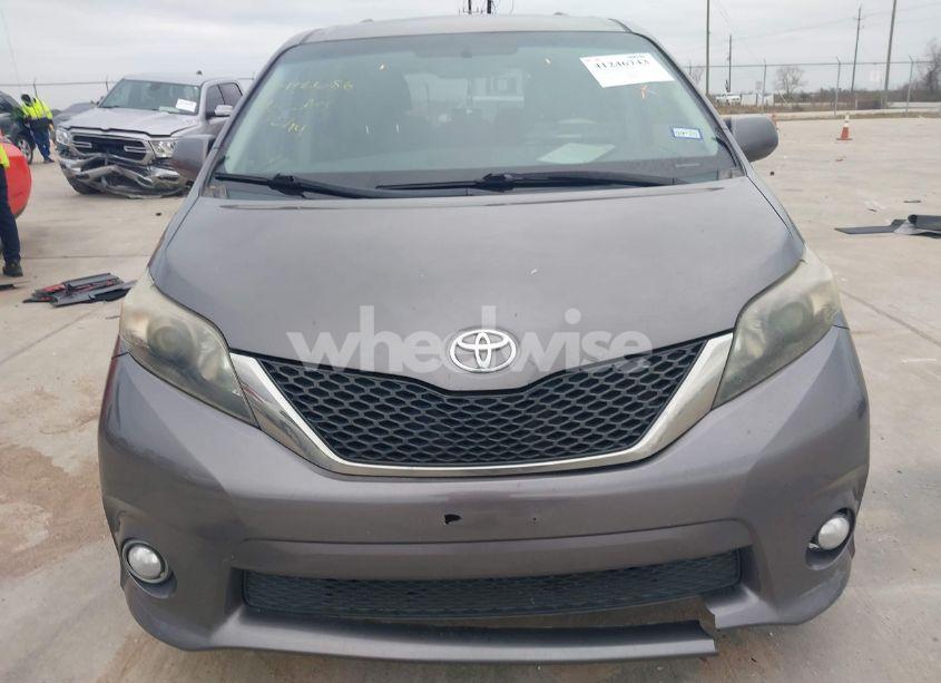 Photo 6 of 2011 Toyota Sienna SPORT (VIN 5TDXK3DC7BS051669)