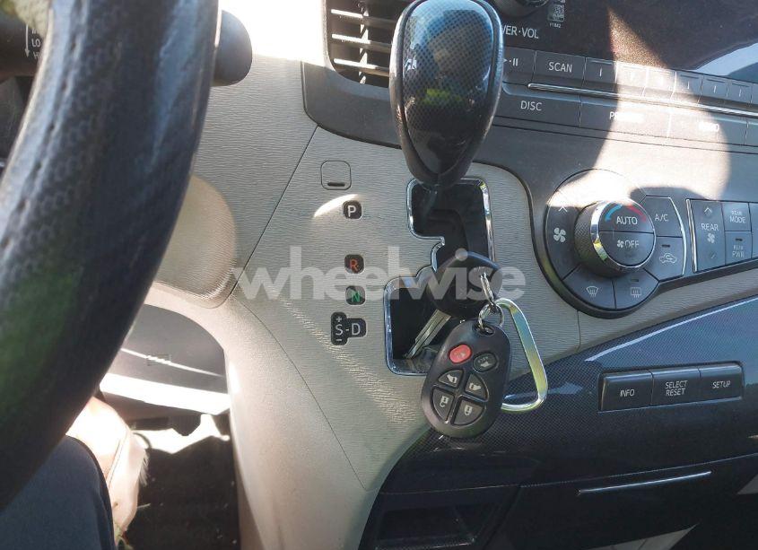 Photo 11 of 2012 Toyota Sienna SE 8 PASSENGER (VIN 5TDXK3DC7CS220994)