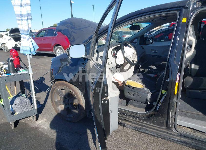 Photo 5 of 2012 Toyota Sienna SE 8 PASSENGER (VIN 5TDXK3DC7CS220994)