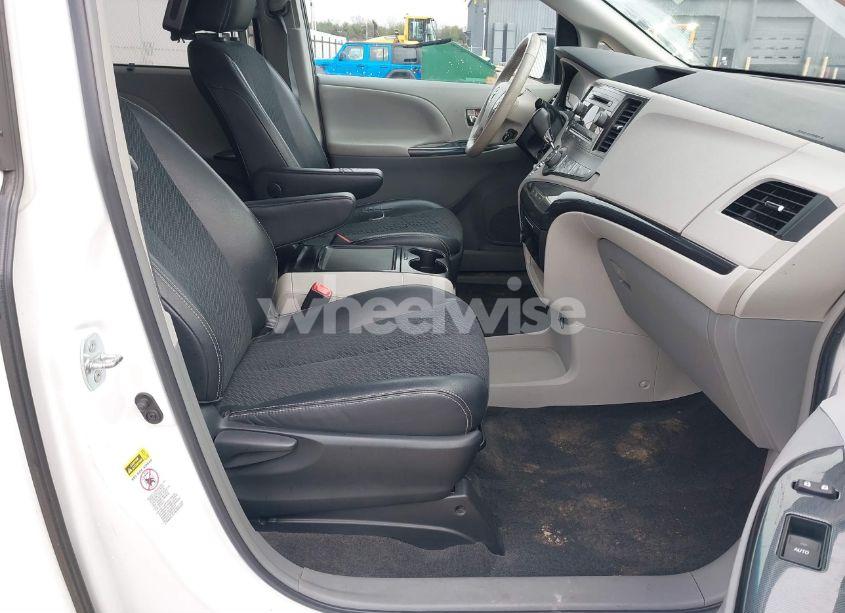 Photo 5 of 2012 Toyota Sienna SE 8 PASSENGER (VIN 5TDXK3DC7CS238038)