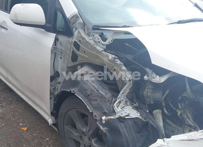 Photo 6 of 2015 Toyota Sienna SE 8 PASSENGER (VIN 5TDXK3DC7FS599287)