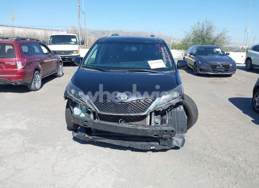 Photo 12 of 2015 Toyota Sienna SE PREMIUM 8 PASSENGER (VIN 5TDXK3DC7FS631929)