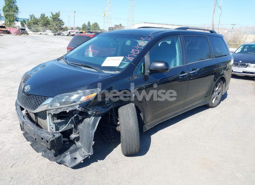 Photo 2 of 2015 Toyota Sienna SE PREMIUM 8 PASSENGER (VIN 5TDXK3DC7FS631929)