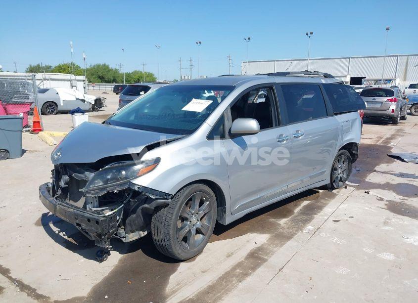 Photo 2 of 2015 Toyota Sienna SE 8 PASSENGER (VIN 5TDXK3DC7FS684341)