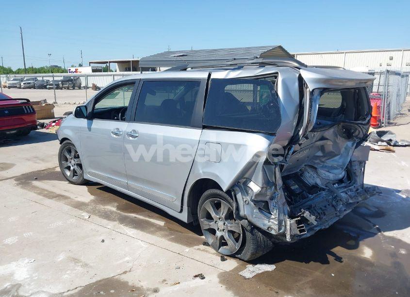 Photo 3 of 2015 Toyota Sienna SE 8 PASSENGER (VIN 5TDXK3DC7FS684341)