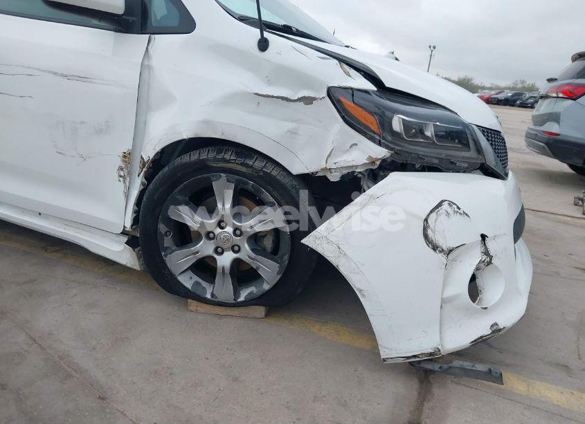 Photo 6 of 2012 Toyota Sienna SE 8 PASSENGER (VIN 5TDXK3DC8CS276491)