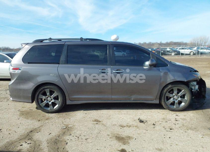 Photo 13 of 2015 Toyota Sienna SPORT (VIN 5TDXK3DC8FS633124)