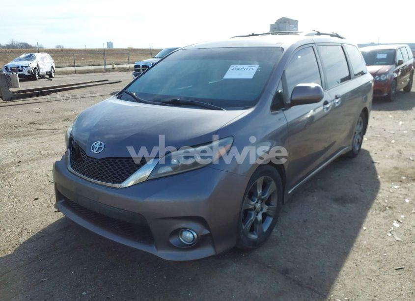 Photo 2 of 2015 Toyota Sienna SPORT (VIN 5TDXK3DC8FS633124)