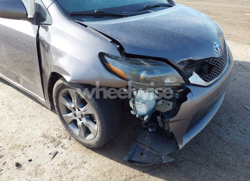 Photo 6 of 2015 Toyota Sienna SPORT (VIN 5TDXK3DC8FS633124)