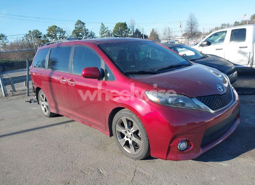 2016 Toyota Sienna SE PREMIUM 8 PASSENGER (VIN 5TDXK3DC8GS716764) main photo
